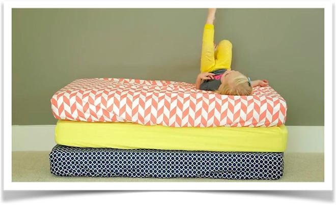 Простынь на резинке в детскую кроватку: выкройка и расчет ткани