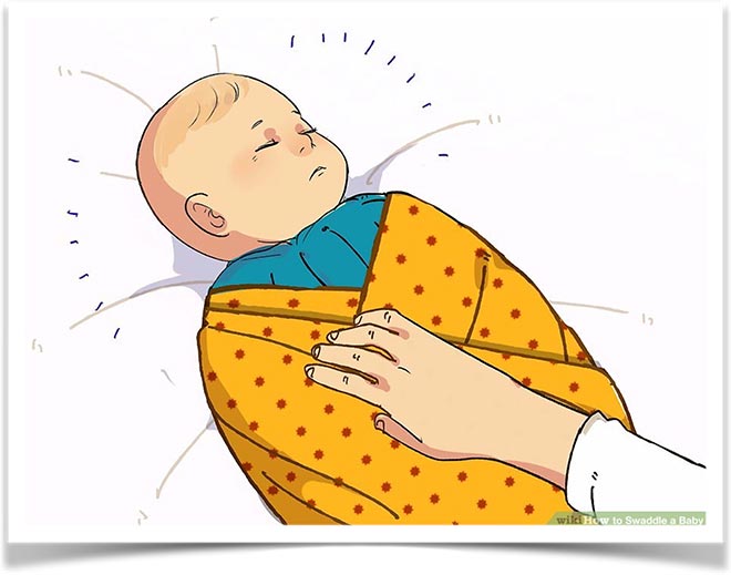 Завернутый в одеяло ребенок