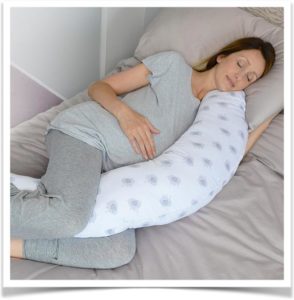 Подушка банан с девушкой в кровати