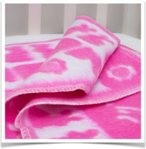 Розовое детское байковое одеяло в кроватку